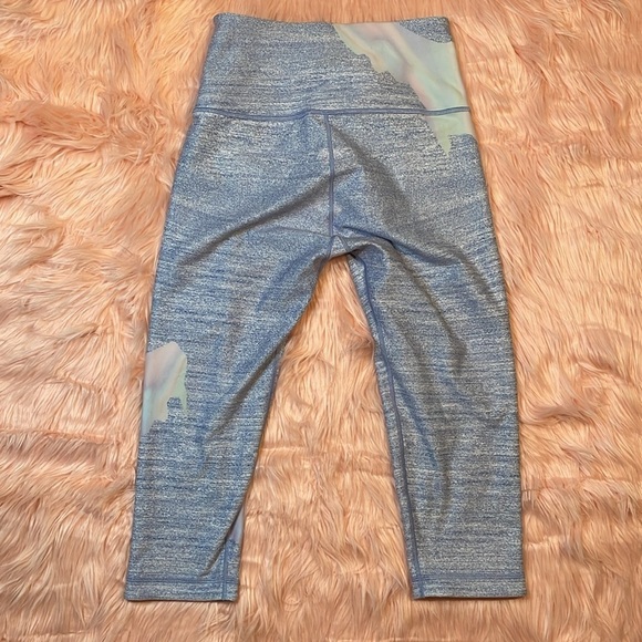Peloton Woman’s Blue Cropped Leggings Size‎ Large - Picture 3 of 6